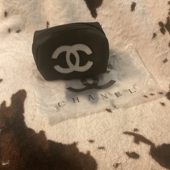 Chanel GWP Mini Sequins Zip Pouch - Picture 1 of 4